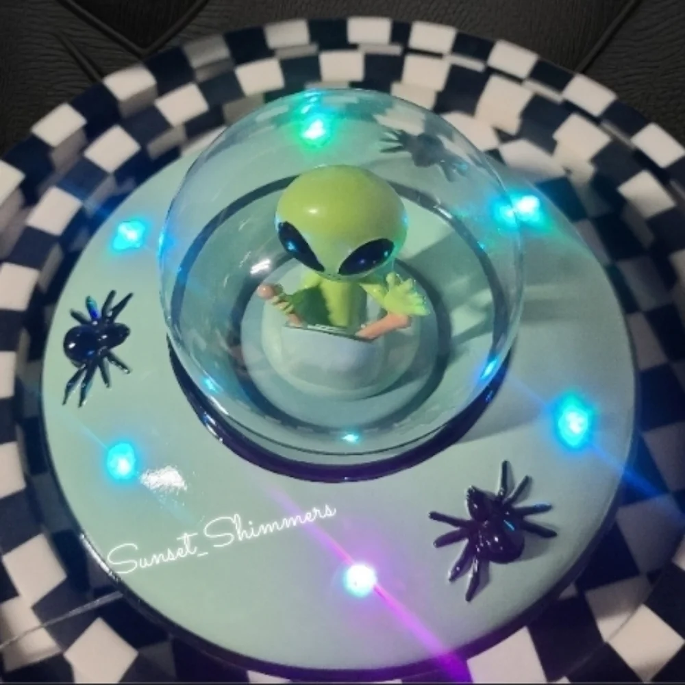 Halloween Retro Style UFO Alien Spaceship Color Changing Light Up Decor Figurine